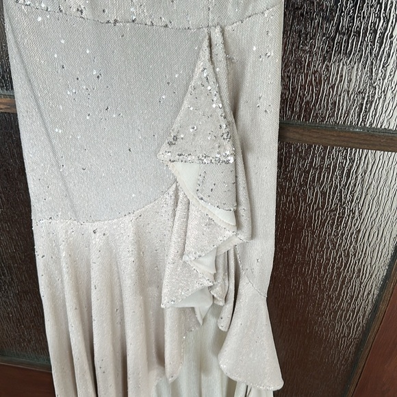 Badgley Mischka Taupe Silver Sequin Plunging V-Neck Ruffle Side Slit Gown 12 - Picture 8 of 14
